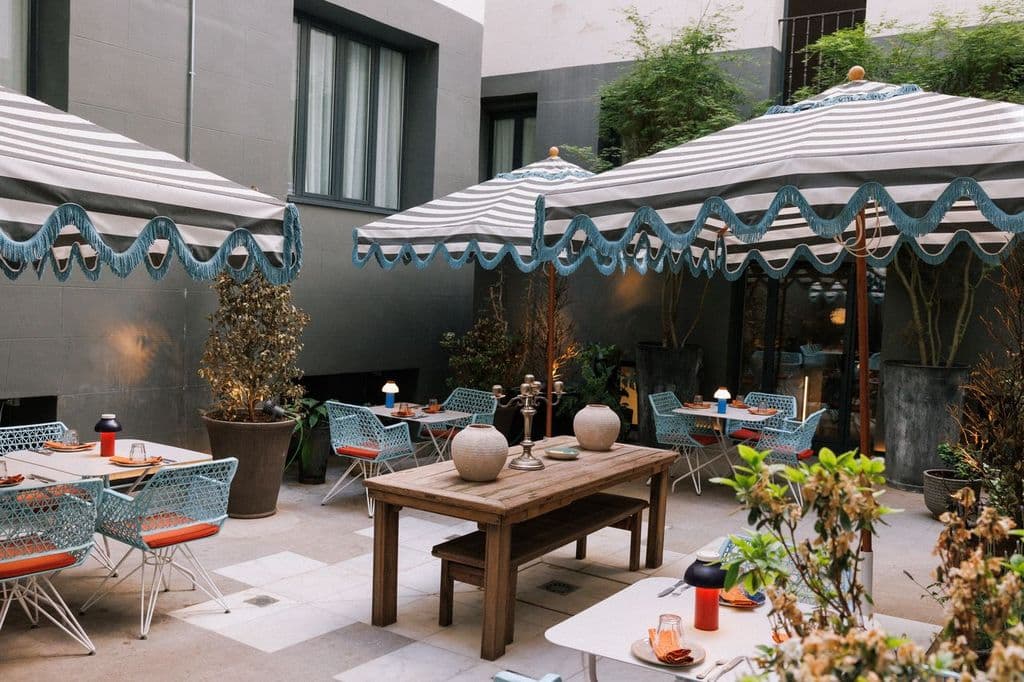 Equipo de sala en Grab, Madrid — servicio gastronómico profesional